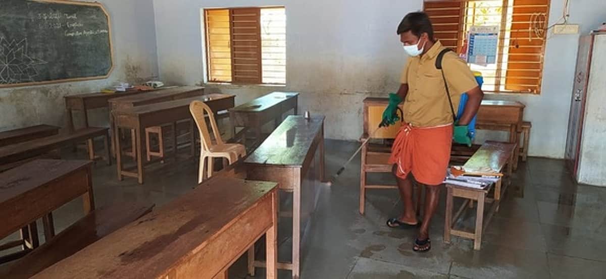 கர்நாடகத்தில் பள்ளிகள் திறப்பு: 35.64% மாணவர்கள் வருகை