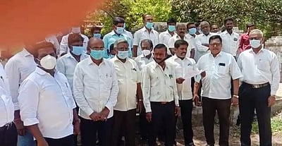 மானாமதுரை : அ.ம.மு.க வழக்கறிஞர் வெட்டப்பட்ட சம்பவத்தைக் கண்டித்து வழக்கறிஞர்கள் ஆர்ப்பாட்டம் 