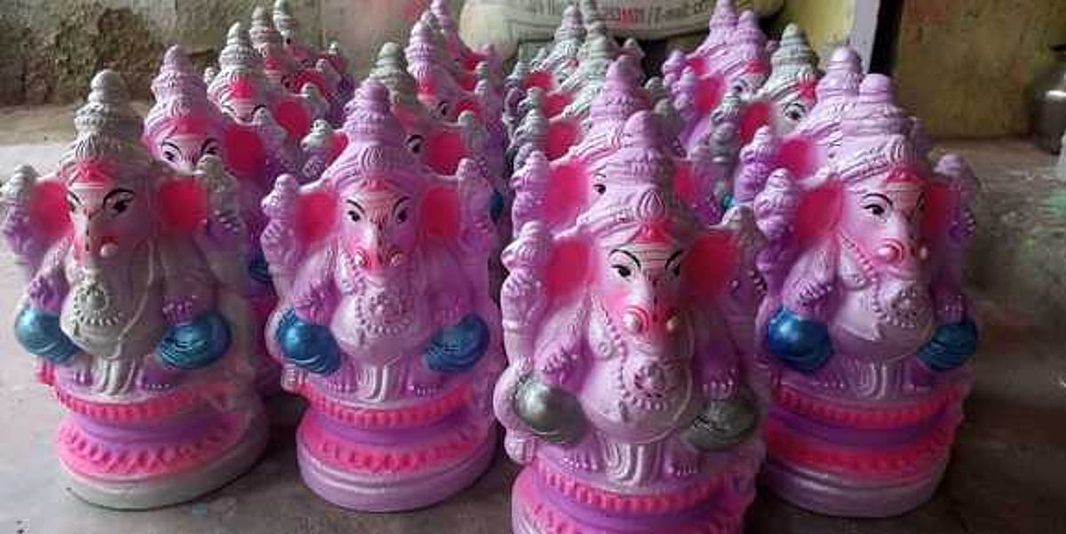 விநாயகா் சதுா்த்தி: புதுவையில் சிலைகள் தயாரிப்புப் பணி மும்முரம்