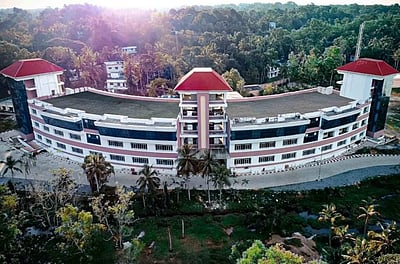 கேரளம் : அக்-4 ஆம் தேதி முதல் கல்லூரிகள் திறப்பு