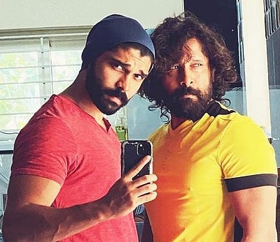 விக்ரம் - துருவ் இணைந்து நடிக்கும் மஹான் : இன்ப அதிர்ச்சி கொடுத்த தயாரிப்பு நிறுவனம்