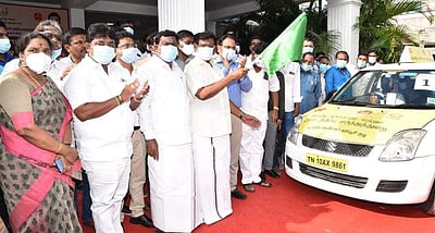 திருவள்ளூரில் நடமாடும் வாகனம் மூலம் தடுப்பூசி: அமைச்சர் சா.மு.நாசர் தொடங்கி வைப்பு