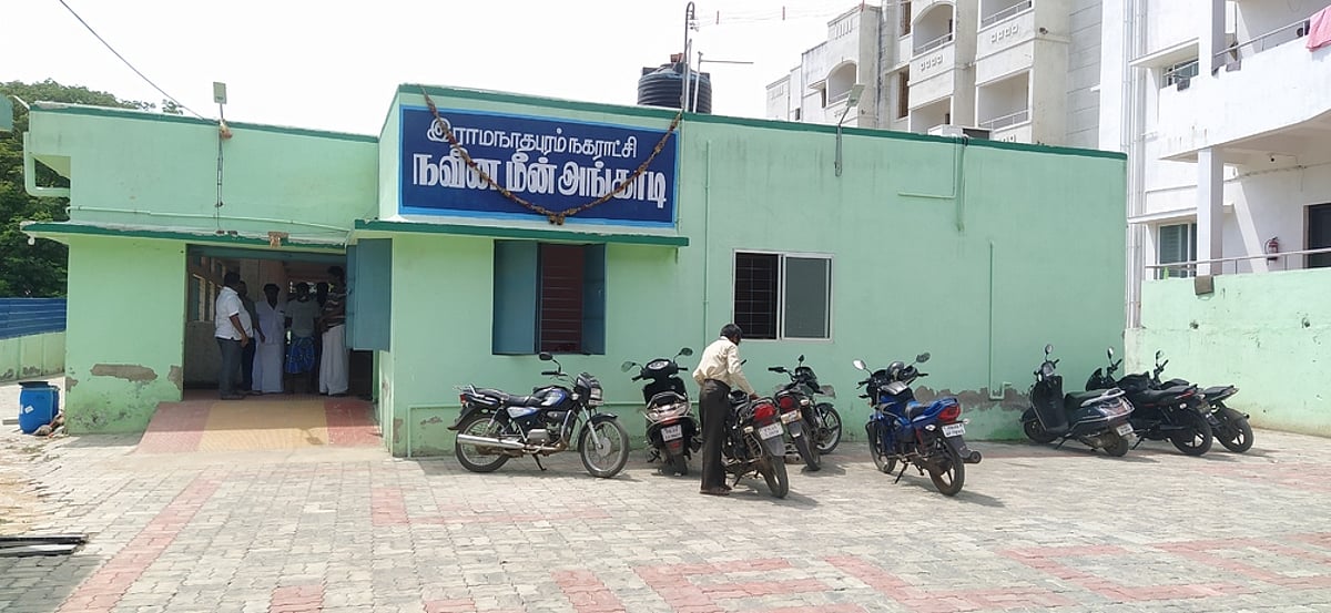 ராமநாதபுரத்தில் திறக்கப்பட்டு சில மாதங்களிலேயே மூடப்பட்ட புதிய மீன்சந்தை