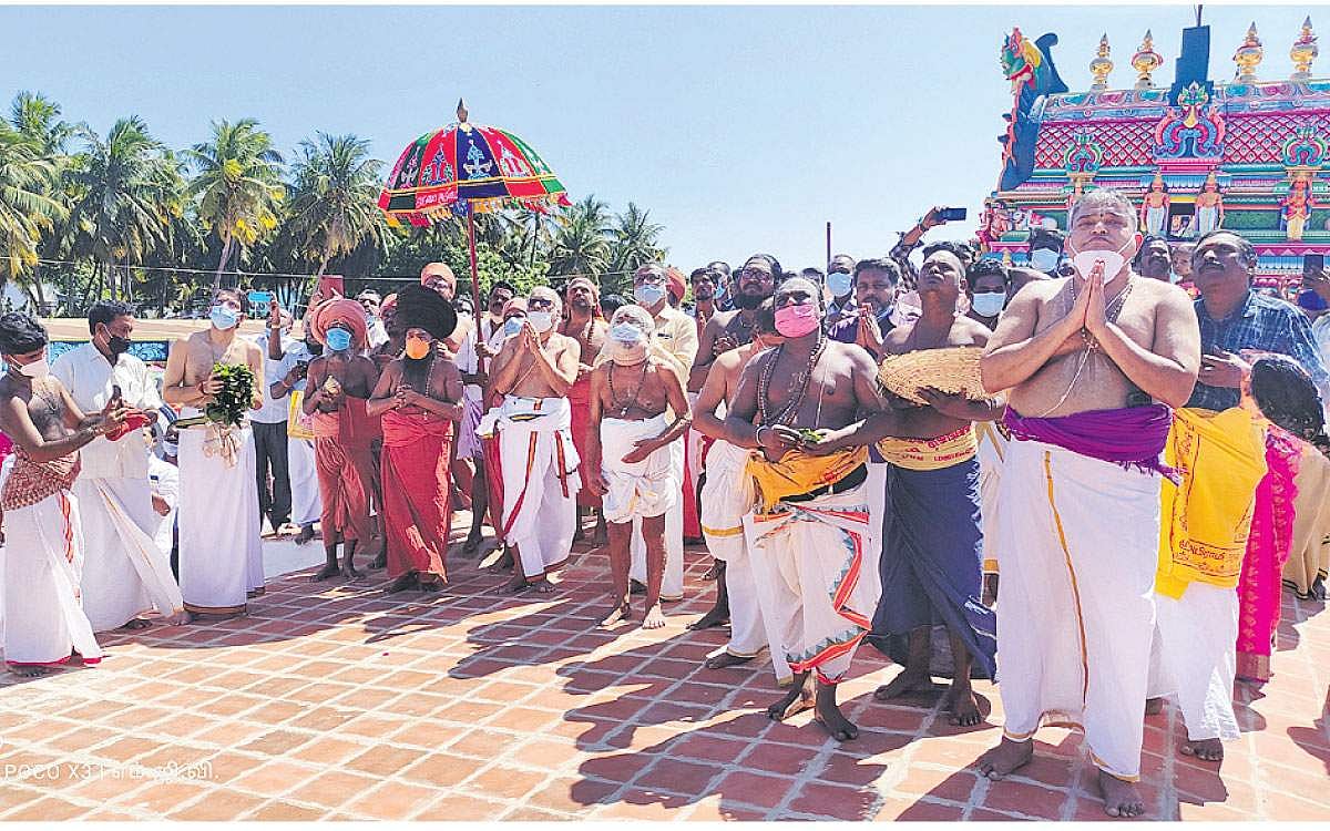 வைத்தீஸ்வரன்கோயில் தங்க கொடிமர குடமுழுக்கு