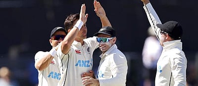 டாம் லேதம் இரட்டைச் சதம்: ஃபாலோ ஆன் ஆன வங்கதேச அணி