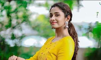 360 கிலோ எடையை எளிதாக தூக்கி அசத்திய பிரியா பவானி ஷங்கர்: வெளியான விடியோ