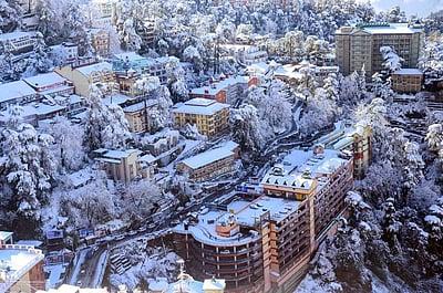 சிம்லாவில் உறைய வைக்கும் கடும் பனிப்பொழிவு - புகைப்படங்கள்