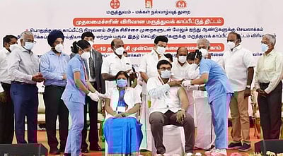 பூஸ்டா் தடுப்பூசி: முதல்வர் ஸ்டாலின் தொடக்கிவைத்தார்