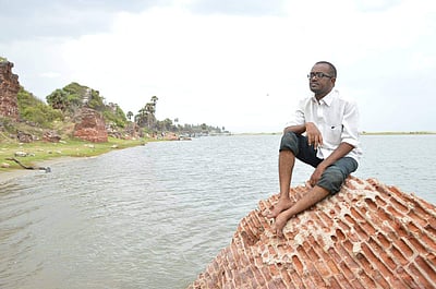 அரசியல் அரங்கில் புதிய நம்பிக்கை: சிபிஐஎம் மாவட்டச் செயலாளரான பார்வை மாற்றுத்திறனாளி