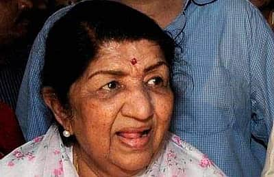 லதா மங்கேஷ்கருக்கு நிமோனியா பாதிப்பு: தீவிர பிரிவில் தொடர் சிகிச்சை