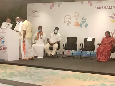 புதுச்சேரியில் தேசிய இளைஞா் விழாவைத் தொடக்கி வைத்தார் பிரதமர்