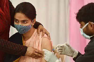 நாட்டில் இதுவரை 153.80 கோடி தடுப்பூசிகள் செலுத்தப்பட்டுள்ளன: சுகாதாரத்துறை