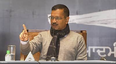 தில்லி முதல்வர் கேஜரிவாலுக்கு நீதிமன்றம் சம்மன்
