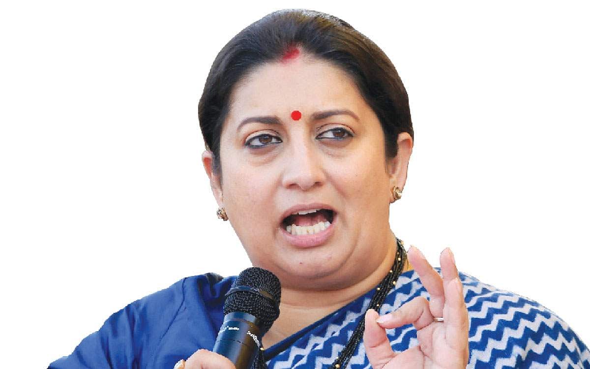 ‘புதிய ஒளி’ திட்டத்தின் கீழ் 40,000 சிறுபான்மையின பெண்களுக்குப் பயிற்சி: மக்களவையில் ஸ்மிருதி இரானி தகவல்