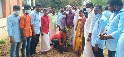 பென்னாகரத்தில் நற்பணி மன்றத்தின் சார்பில் மரக்கன்று நடும் விழா