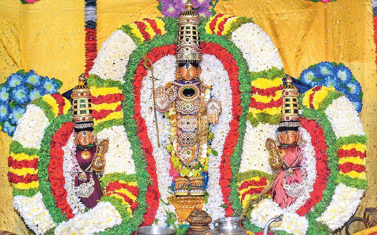 பக்தர்களுக்கு இறங்கி வந்த பரந்தாமன்!