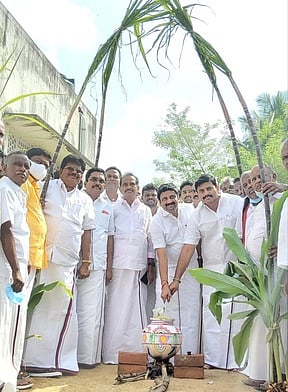 ‘99 சதவீதம் குடும்ப அட்டைதாரா்களுக்கு பொங்கல் பரிசுத் தொகுப்பு’