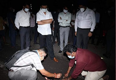 சாலை இடும் பணிகளைச் செய்வோருக்கு முதல்வர் அறிவுறுத்தல்