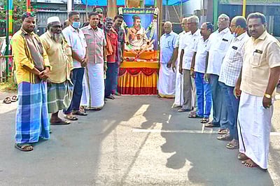 பரமத்தி வேலூரில் திருவள்ளுவா் தின விழா