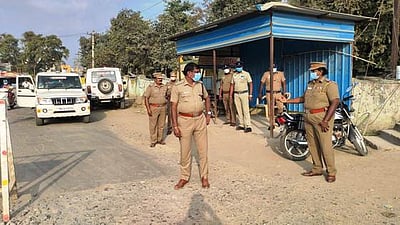 ஊத்தங்கரையில் பொது முடக்கத்தால் ‘வெறிச்’சோடிய சாலைகள்