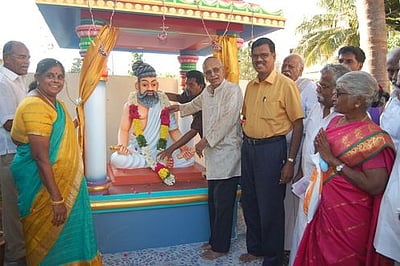 தஞ்சாவூரில் திருவள்ளுவா் சிலை திறப்பு விழா