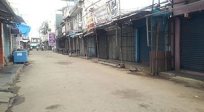 முழு ஊரடங்கு: வெறிச்சோடிய நாகை, மயிலாடுதுறை மாவட்டங்கள்