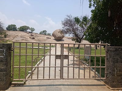 முழு ஊரடங்கால் வெறிச்சோடிய மாமல்லபுரம் 