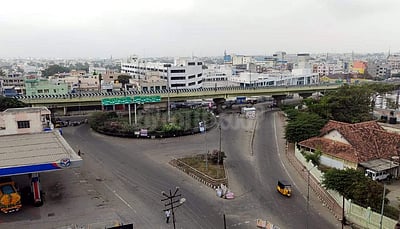 திருப்பூரில் தளர்வுகளற்ற பொதுமுடக்கத்தால் வெறிச்சோடியது மாநகரம்