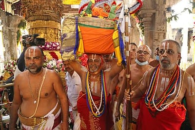 திருமலைக்கு ஆண்டாள் மாலை ஊா்வலம்