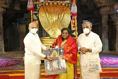 திருமலையில் தெலங்கானா ஆளுநா் வழிபாடு