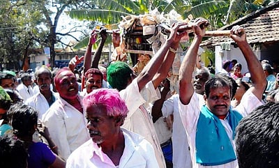 வாழப்பாடி: வங்காநரி முகத்தில் விழித்து பொங்கல் பண்டிகையை கொண்டாடிய கிராம மக்கள்