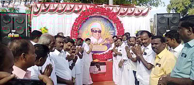 எம்ஜிஆர் 105-வது பிறந்த நாள்: உசிலம்பட்டியில் அமமுக கொண்டாட்டம்