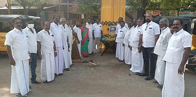 எம்ஜிஆர் பிறந்தநாள்: சாத்தான்குளத்தில் அதிமுகவினர் கொண்டாட்டம்