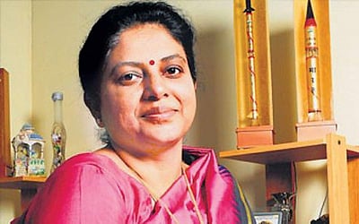 ஏவுகணை  பெண்!