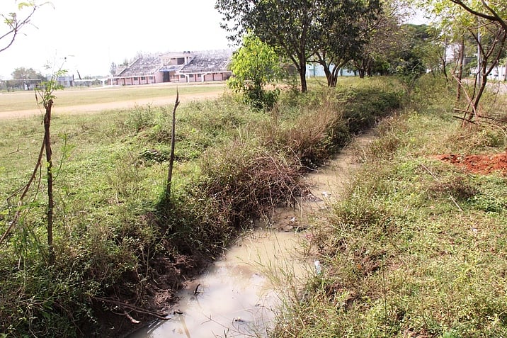 ரூ.1.23 கோடி நிதி ஒதுக்கி ஓராண்டாகியும் தாமதமாகும் மாவட்ட விளையாட்டு மைதான சுற்றுச்சுவா் பணி !