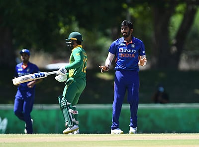 அதிரடி காட்டிய பவுமா, டூசன் இணை: கடின இலக்கை நோக்கி களமிறங்கும் இந்தியா