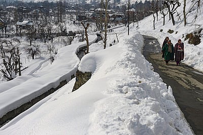 ஜம்மு-காஷ்மீரில் பனியில் சிக்கி உயிருடன் புதைந்த 7 வயது சிறுவன்