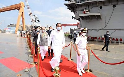 ஐஎன்எஸ் விக்ராந்தை பார்வையிட்ட குடியரசு துணைத்தலைவர்