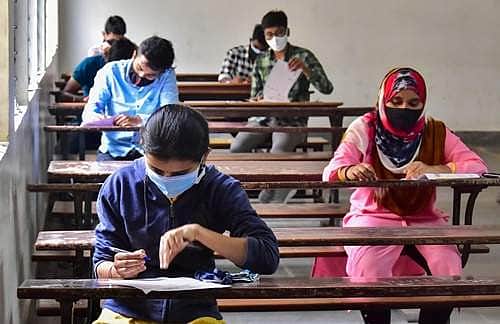 நேரடியாகப் பருவத்தேர்வு: தமிழக கல்லூரிகள் பிடிவாதம்