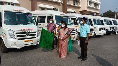 கரோனா தொற்றால் பாதிக்கப்பட்டவா்களை அழைத்துச் செல்ல 17 வாகனங்கள்: