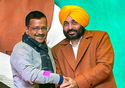 தில்லியில் அரவிந்த் கேஜரிவாலை சந்தித்தார் பஞ்சாப் முதல்வர் மான்