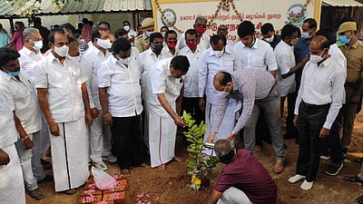 ஈரோடு: இளைஞர் நலன் மேம்பாட்டு மையத்திற்கு அடிக்கல் நாட்டு விழா