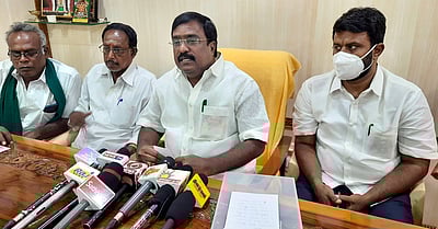 ‘புதுவையில் நெல் கொள்முதல் நிலையங்களைத் திறக்க வேண்டும்’