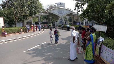 புதுச்சேரி ஜிப்மரில் புதிய கட்டுப்பாடுகளால் நோயாளிகள் தவிப்பு