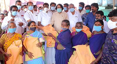 திமுக மாணவரணி சாா்பில் நல உதவிகள்