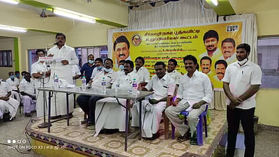 சீா்காழி திமுக பூத் கமிட்டி கூட்டம்