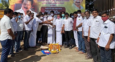 ஒசூா் காமராஜ் காலணியில் நூலகம், அறிவுசாா் மையக் கட்டடம்