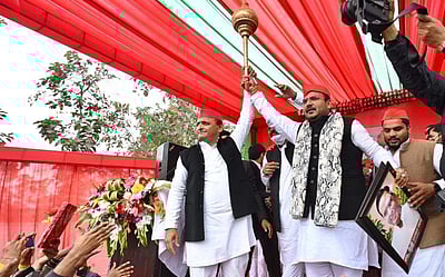 குடும்பத்தின் கோட்டையில் போட்டி...சவால் விடுக்கும் அகிலேஷ்; பரபரப்பான அரசியல் களம்