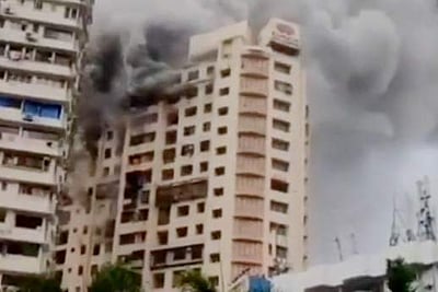 மும்பையில் 20 மாடி கட்டடத்தில் தீ: 15 பேர் காயம்