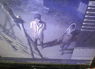 ஈரோட்டில் டாஸ்மாக் கடைக்கு தீ வைத்த 2 மர்ம நபர்கள்